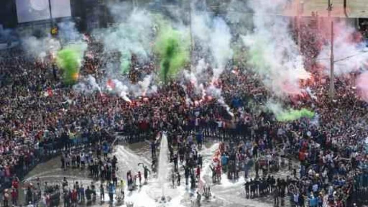 Tienduizenden supporters in Rotterdam voor titelviering Feyenoord