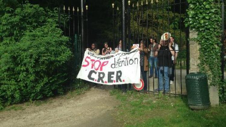 Protest tegen lezing Jambon in Ukkel veroorzaakt weinig hinder