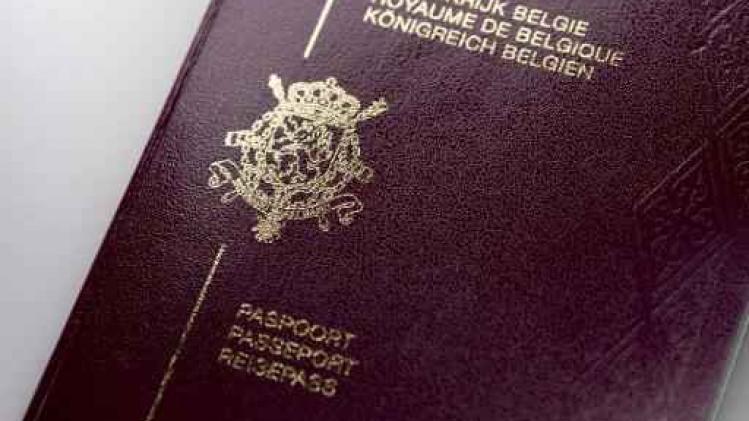 Meer dan 1.700 valse paspoorten en ID-kaarten ontdekt in 2016