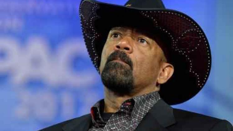 Trump zou controversiële sheriff postje geven in administratie