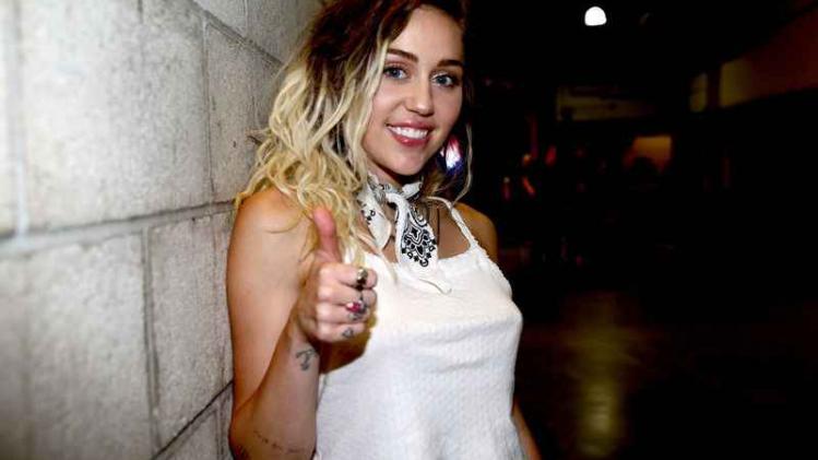 Miley Cyrus backstage