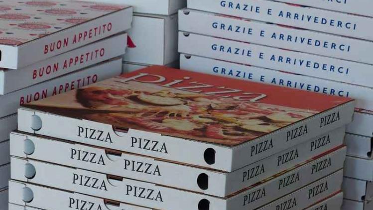 Pizzabezorger is held voor man met kater
