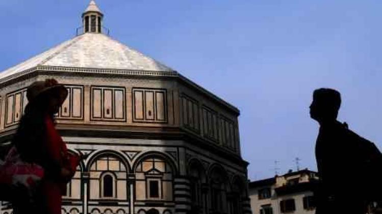 Firenze bezorgt lunchende toeristen natte broek