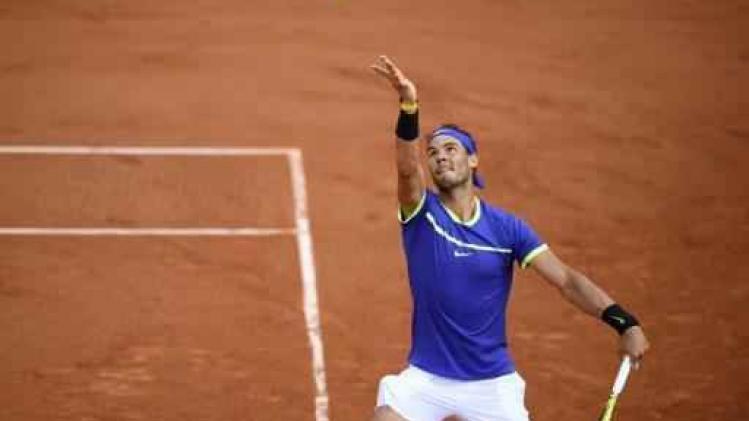 Rafael Nadal stoomt door naar laatste acht op Roland Garros
