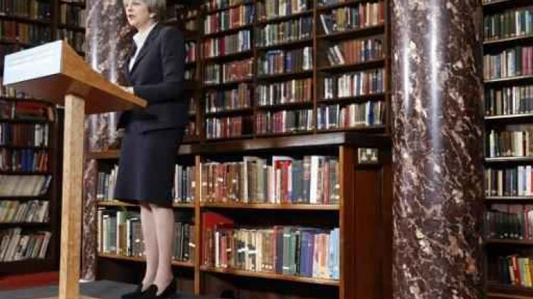 Theresa May trekt kiescampagne weer op gang na aanslag