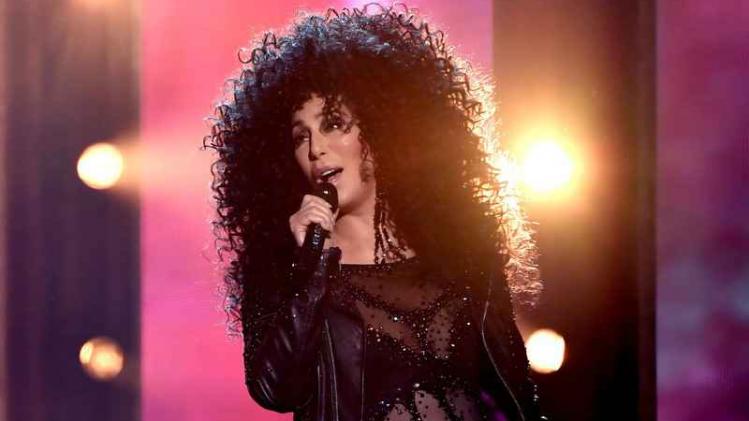 Cher treedt op tijdens de Billboard Music Awards