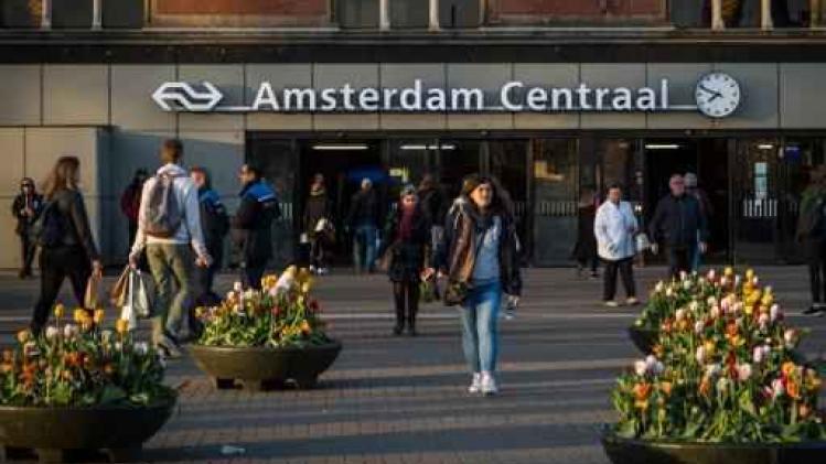 Man die mensen aanreed bij Amsterdams station zit nog vast