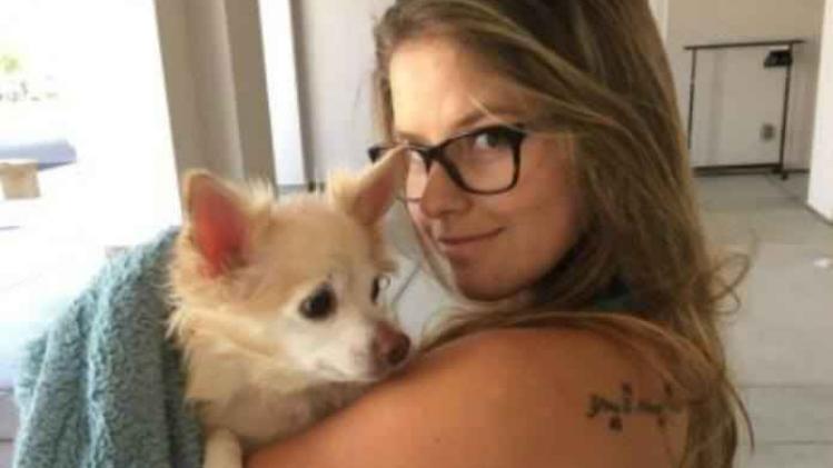 Vrouw smokkelt hond in ziekenhuis voor zieke oma