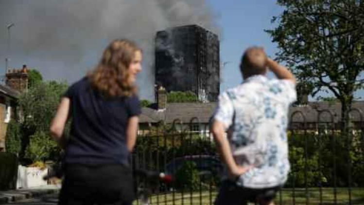 Appartementsbrand Londen - "Er wordt nog gezocht naar mensen in gebouw"