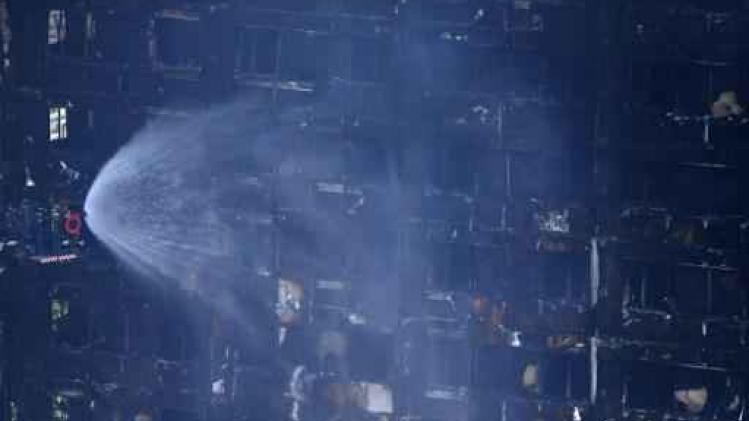 Dodental brand Londens flatgebouw stijgt tot twaalf