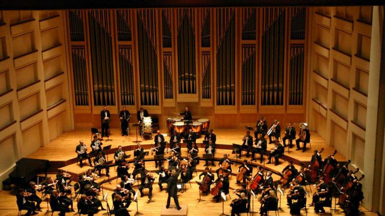 Dublin_Philharmonic_Orchestra_performing_Tchaikovsky's_Symphony_No_4_in_Charlotte,_North_Carolina