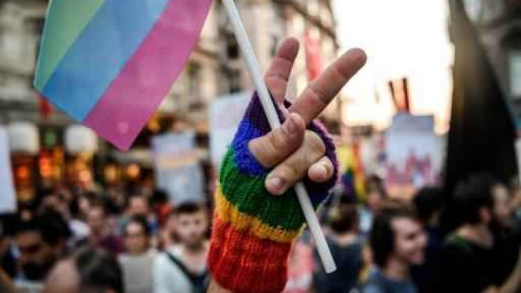 Politie Istanboel schiet met rubberkogels om Gay Pride te verhinderen