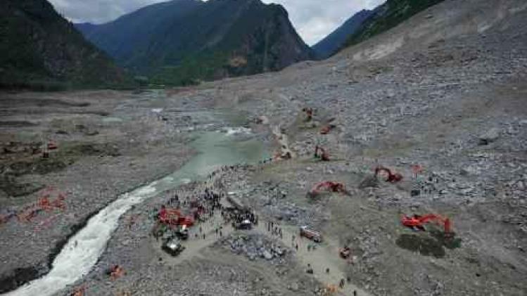 Chinese reddingswerkers die zochten naar slachtoffers grondverschuiving geëvacueerd