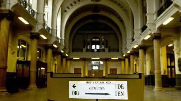 Verkoop van meubilair van oud justitiepaleis in Antwerpen brengt bijna 58.000 euro op