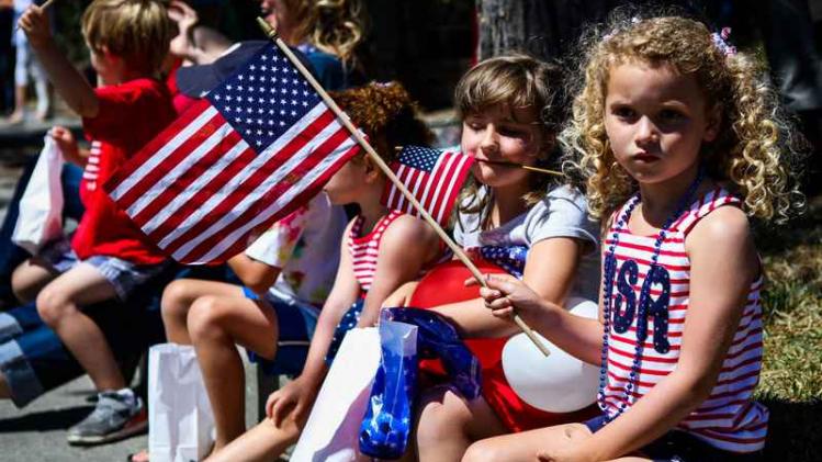 Amerikaanse kinderen vieren de nationale feestdag op 4 juli