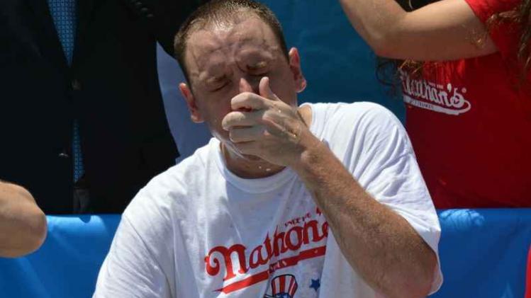 Joey Chestnut at 72 hot dogs in 10 minuten