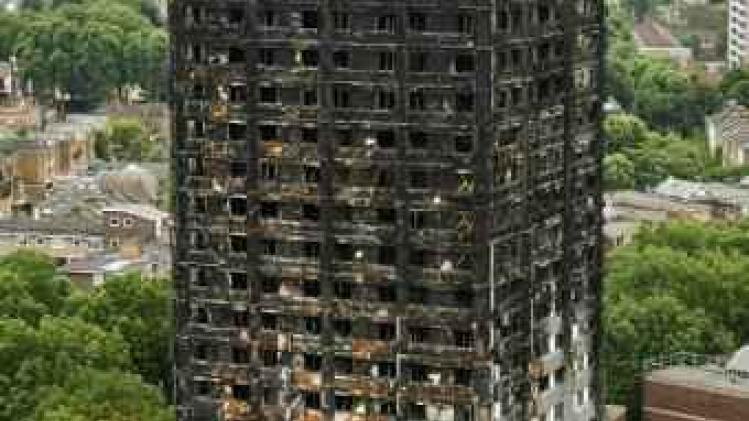 Alle "zichtbare menselijke resten" uit Grenfell Tower gehaald