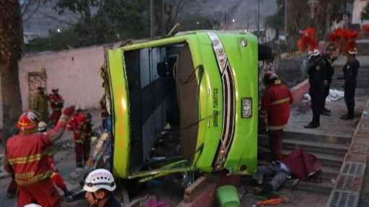 Minstens acht doden bij ongeval met toeristenbus in Peru