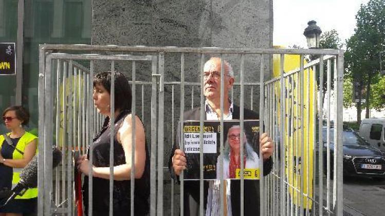 Couppoging Turkije - Verantwoordelijken Amnesty opgesloten in kooi om vrijlating Turkse collega's te eisen