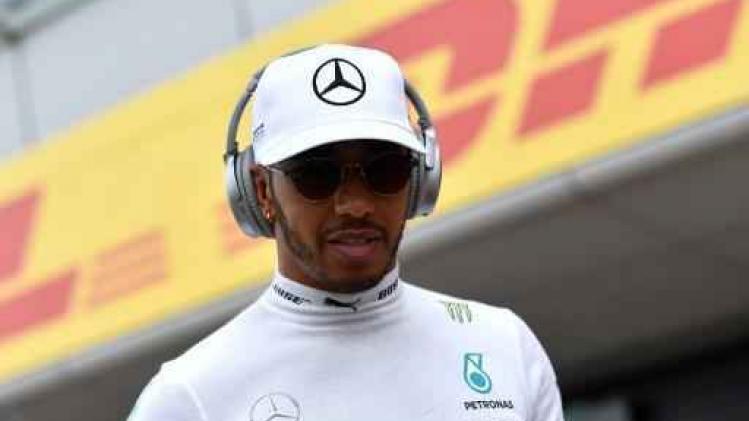 Lewis Hamilton pakt zege in GP van Groot-Brittannië