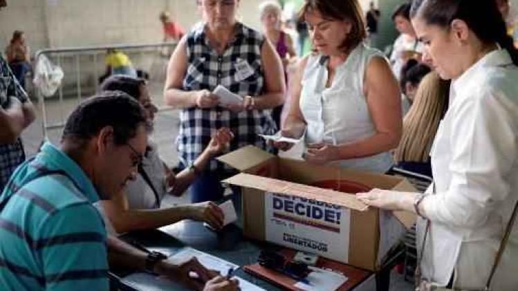 Eén op de drie Venezolanen neemt deel aan referendum tegen Maduro