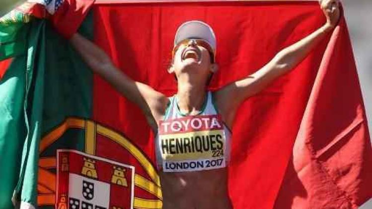 Portugese Ines Henriques snelt in wereldrecord naar goud op 50 km snelwandelen