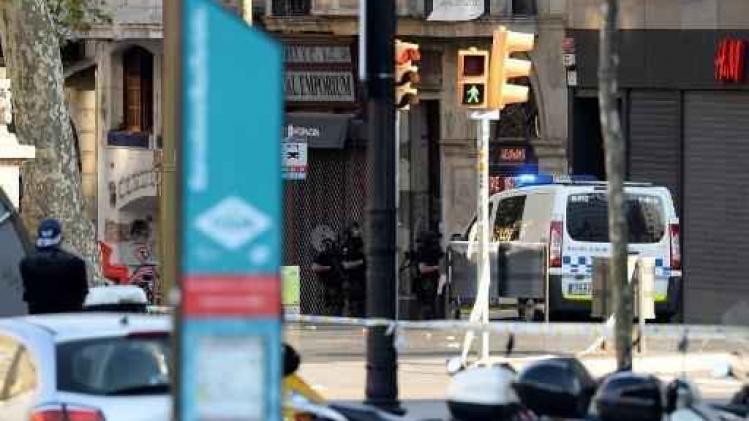 Aanslag Barcelona: twee gewapende mannen verschansen zich in restaurant