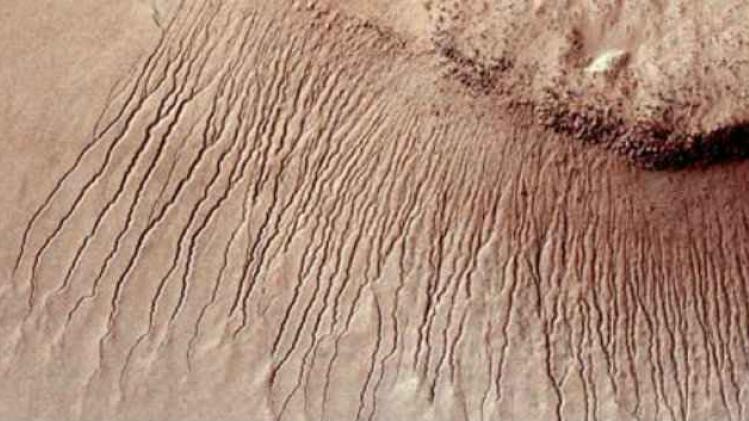 Mars-showing-channels-pos-008