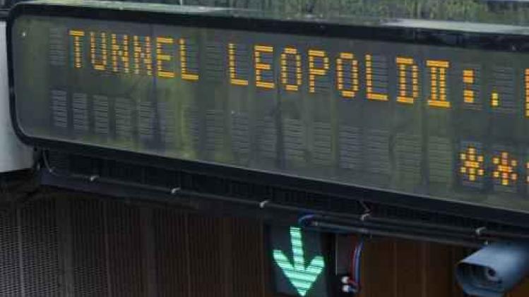 Leopold II-tunnel paar minuten open en opnieuw dicht wegens vermoeden van brand
