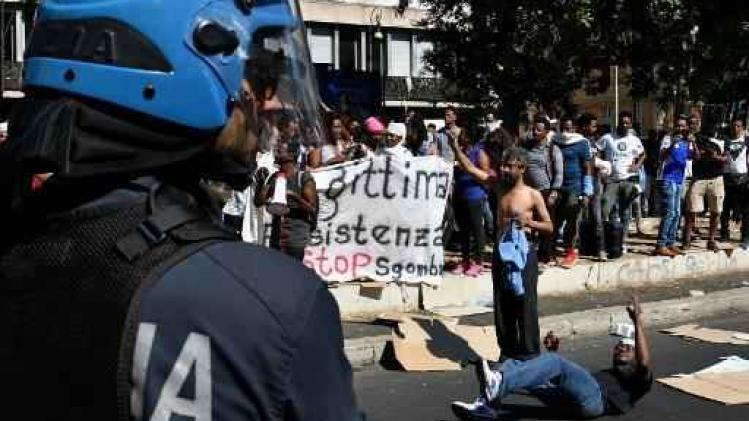 Schermutselingen tussen politie en migranten in Rome
