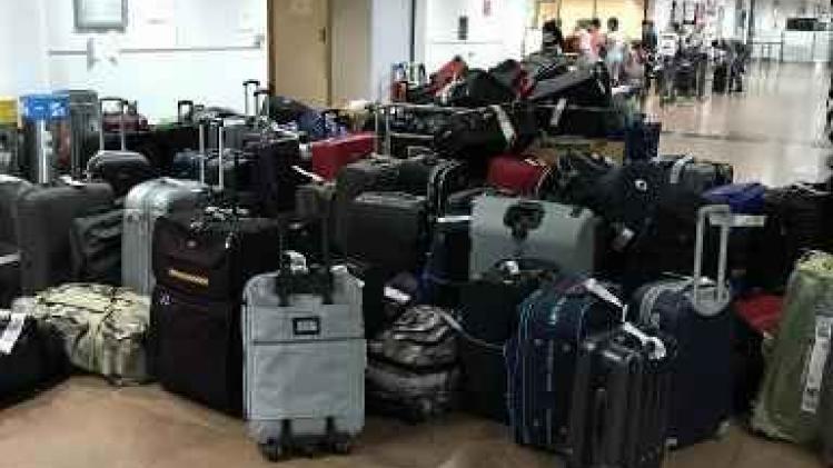 Staking Swissport - Honderden reizigers komen verloren bagage ophalen op de luchthaven