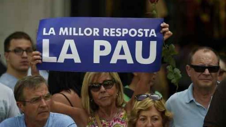 Aanslagen Catalonië - Tienduizenden betogen samen met Spaanse koning in Barcelona tegen terreur