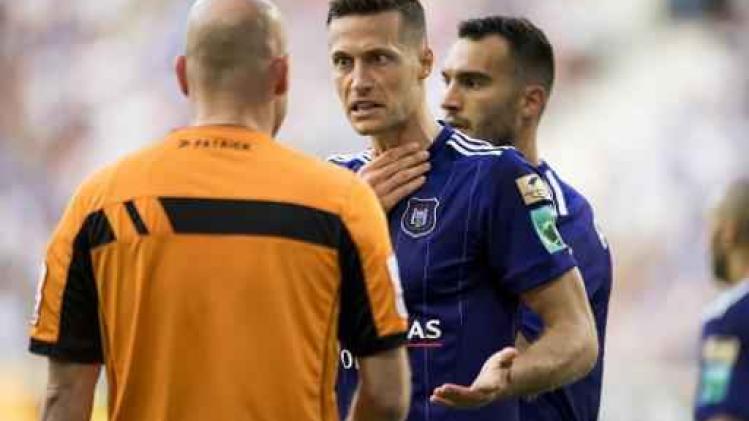 Jupiler Pro League - AA Gent en Anderlecht komen niet tot scoren in zwakke topper