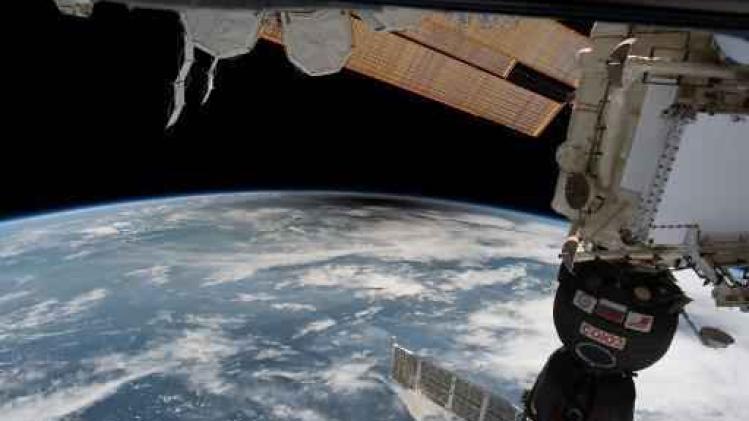 Twee Amerikanen en Rus keren vanuit ISS terug naar aarde