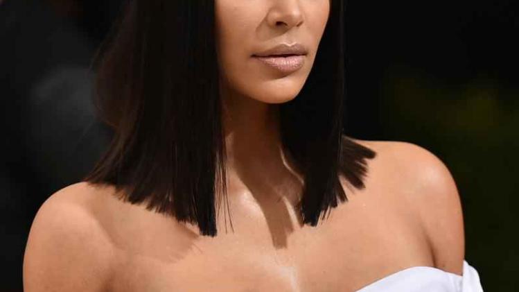 Kim Kardashian pareert kritiek met naaktfoto