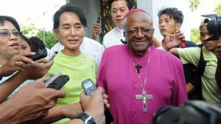 Desmond Tutu vraagt "geliefde zuster" Suu Kyi om geweld tegen Rohingya's te stoppen