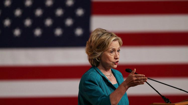 Hillary Clinton Calls On Congress To Lift Cuban Embargo