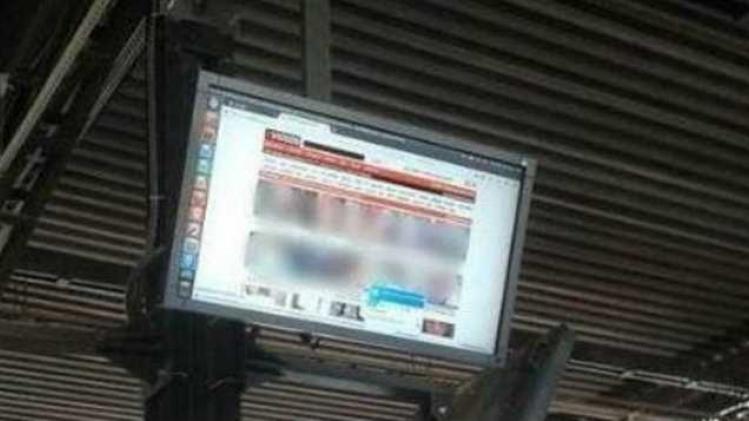 imagen-una-las-pantallas-hackeadas-estacion-autobuses-curitiba-este-viernes-14390528365361