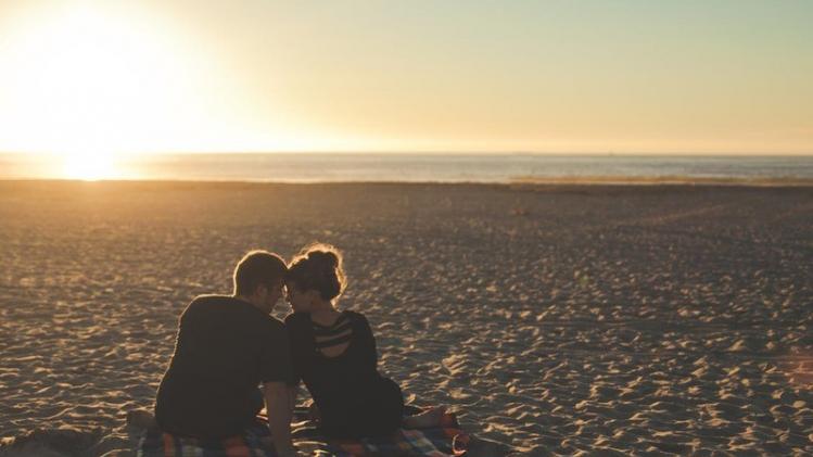 Koppel date op strand