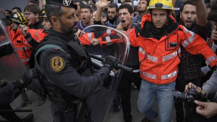 Spaanse politie pleegt geweld tegen burgers, 90% Catalanen wil onafhankelijkheid