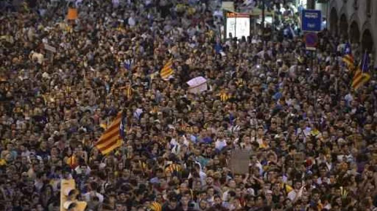 Referendum Catalonië - In Barcelona betogen 700.000 demonstranten tegen politiegeweld