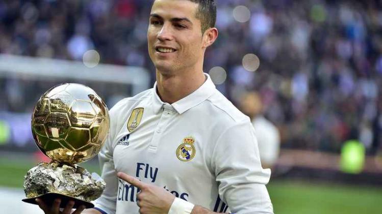 Cristiano Ronaldo heeft een Gouden Bal geveild voor het goede doel