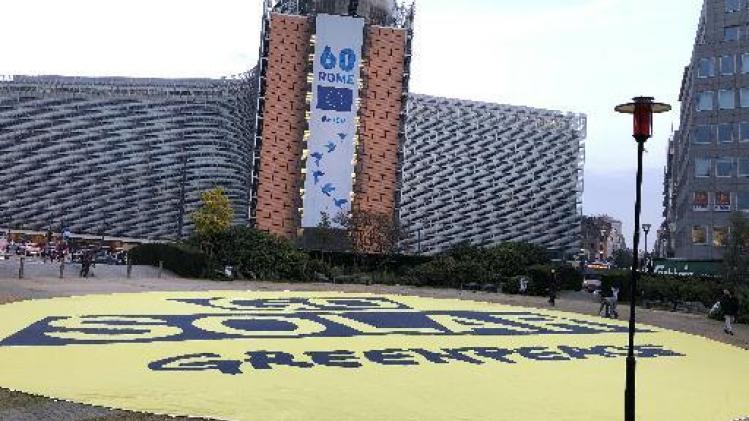 Greenpeace palmt Schumanplein in voor 100 procent hernieuwbare energie