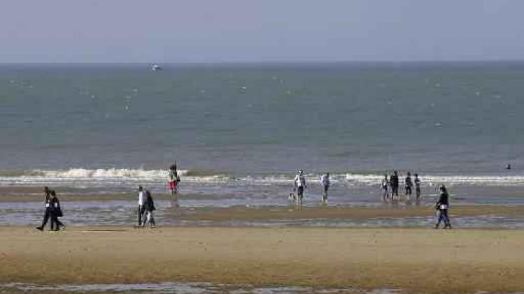 Meer dan 200.000 dagtoeristen tijdens zonnig oktoberweekend aan de kust