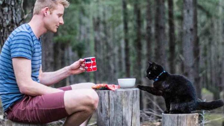 Avonturier reist door Australië met zijn kat