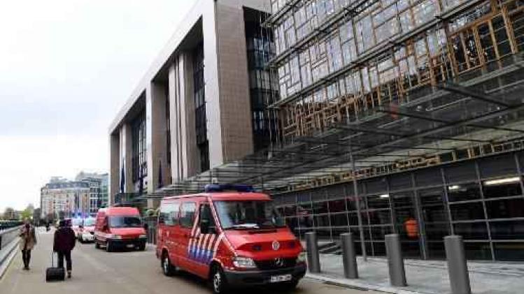 Schadelijke dampen dwingen opnieuw tot evacuatie Europagebouw