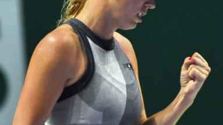 Caroline Wozniacki zet met winst tegen Simona Halep grote stap naar halve finales