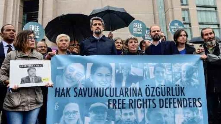 Turkse rechtbank laat acht mensenrechtenactivisten voorwaardelijk vrij