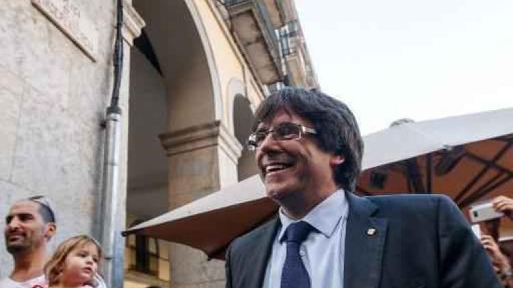 Leden van afgezette Catalaanse melden zich op sociale media aan op kabinet