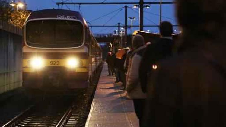 Honderdtal jongeren brengen trein tussen Ottignies en Brussel tot stilstand
